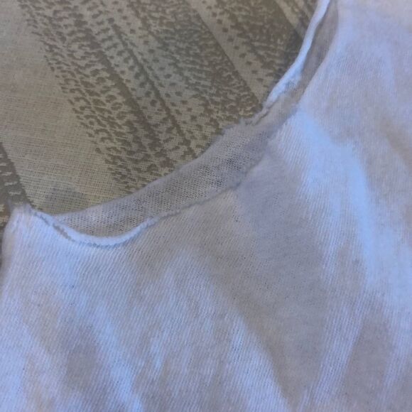 Good hYOUman White Cropped Tank “stay strong” - Picture 5 of 8